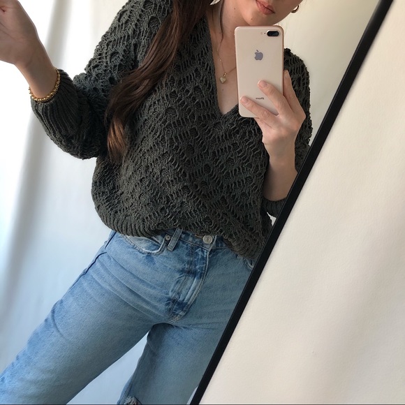 The Cropped Sweater - Picture 5 of 9